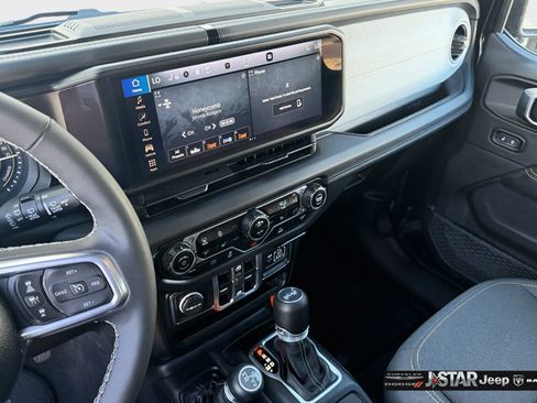 Used 2025 Jeep Wrangler Unlimited Sahara AWD/4WD image 13