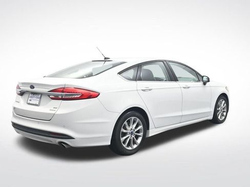Used 2017 Ford Fusion SE w/ Fusion SE Technology Package FWD image 6