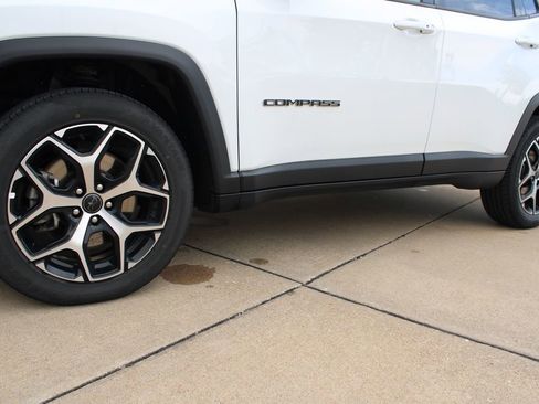 Used 2025 Jeep Compass Limited AWD/4WD image 10