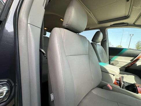 Used 2012 Toyota Highlander Limited w/ Tow Pkg FWD image 19