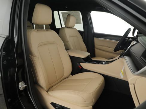 New 2026 Jeep Grand Cherokee Limited RWD image 11