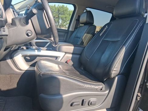 Used 2019 Nissan Titan PRO-4X w/ Pro-4x Convenience Package AWD/4WD image 11