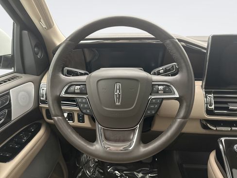 Used 2024 Lincoln Navigator Reserve AWD/4WD image 12