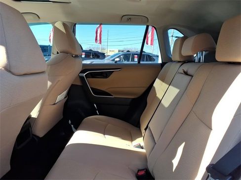 Used 2019 Toyota RAV4 LE image 6