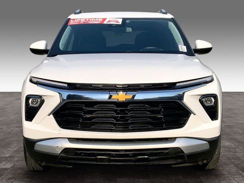 Used 2024 Chevrolet TrailBlazer LT FWD image 2
