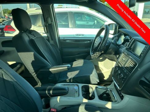 Used 2019 Dodge Grand Caravan SXT FWD image 3