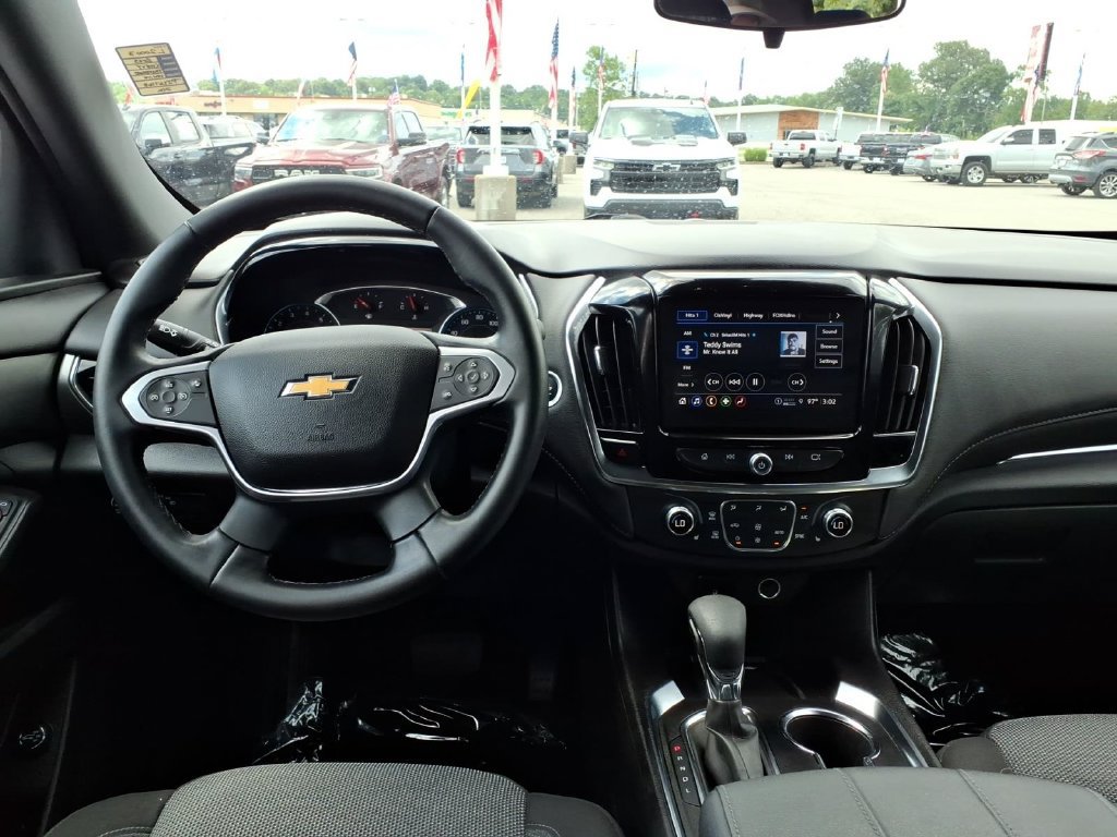 Used 2023 Chevrolet Traverse LT FWD image 14