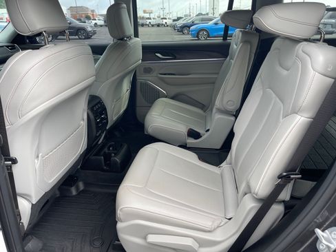 Used 2023 Jeep Grand Cherokee L Overland AWD/4WD image 12