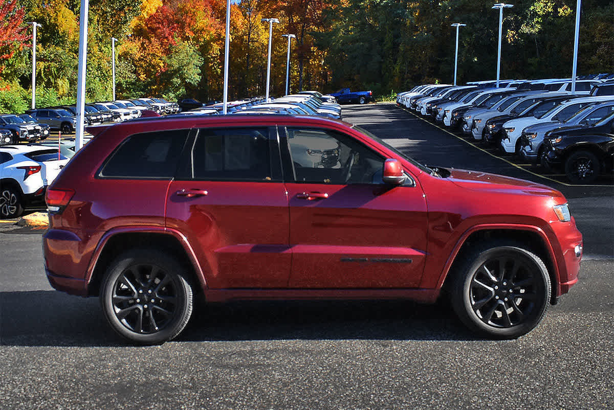 Used 2019 Jeep Grand Cherokee Altitude AWD/4WD image 6
