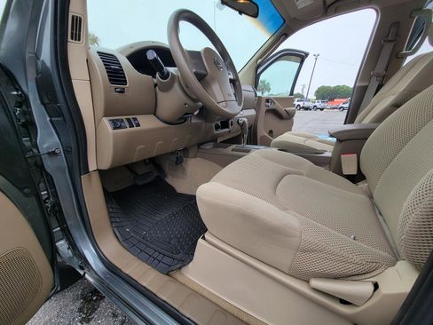 Used 2007 Nissan Frontier SE w/ SE Value Truck Pkg AWD/4WD image 23