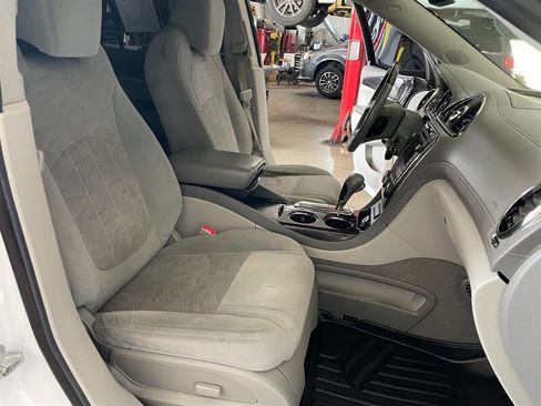 Used 2017 Buick Enclave Convenience FWD image 19