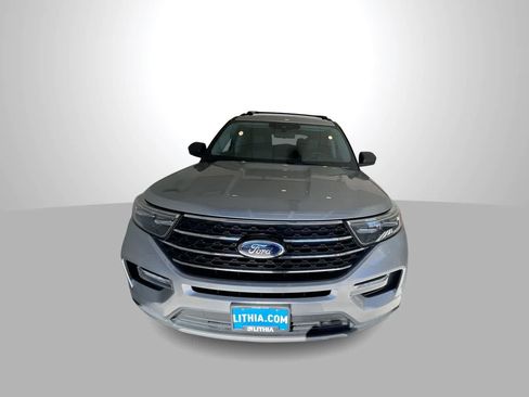 Used 2022 Ford Explorer XLT w/ Equipment Group 202A AWD/4WD image 3
