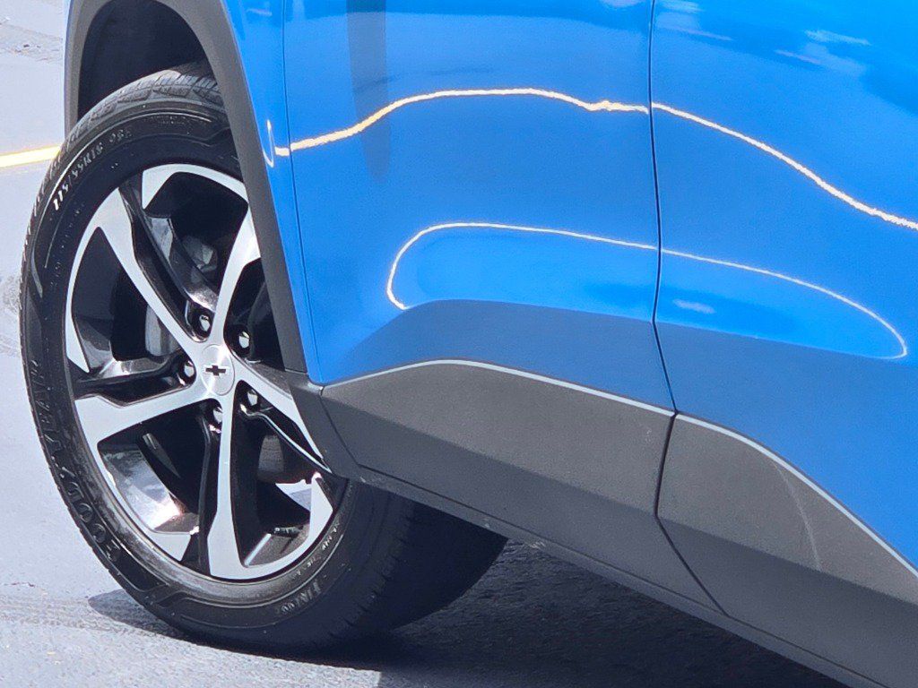 Used 2025 Chevrolet Trax RS FWD image 14