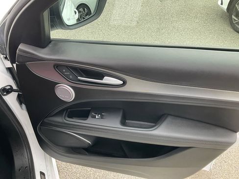 Used 2022 Alfa Romeo Stelvio Veloce image 27