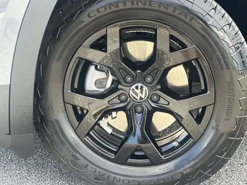 New 2025 Volkswagen Atlas Peak Edition SE image 10