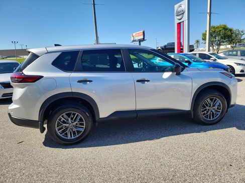 Certified 2025 Nissan Rogue S FWD image 8