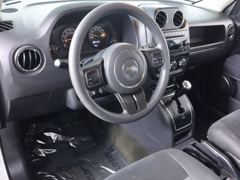 Used 2017 Jeep Patriot Sport AWD/4WD image 9