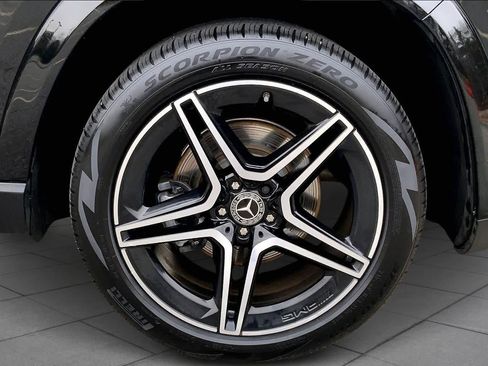 Used 2022 Mercedes-Benz GLS 450 4MATIC image 11