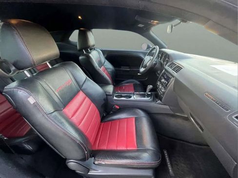 Used 2013 Dodge Challenger SXT image 18