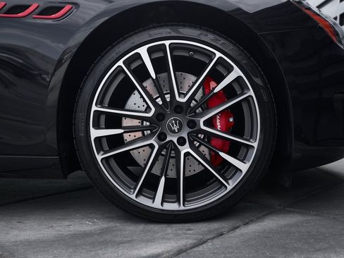 Used 2021 Maserati Quattroporte Trofeo image 29