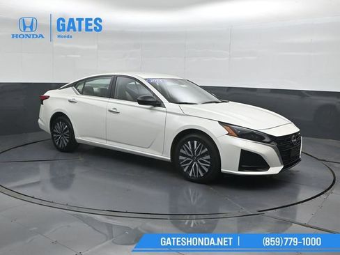 Used 2024 Nissan Altima 2.5 SV AWD/4WD image 4