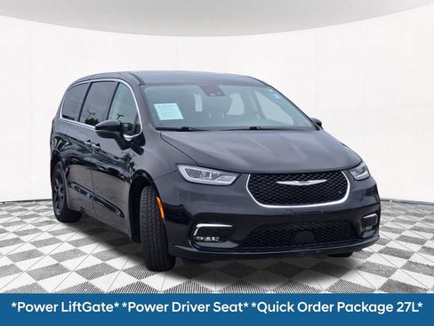 Used 2023 Chrysler Pacifica Touring-L FWD image 7