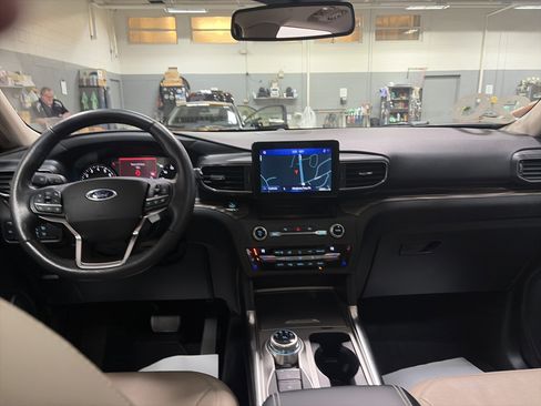 Used 2020 Ford Explorer Limited image 28