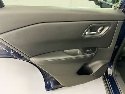 Used 2025 Nissan Rogue SV AWD/4WD image 26
