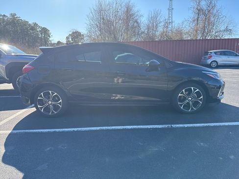 Used 2019 Chevrolet Cruze LT w/ Convenience Package image 5