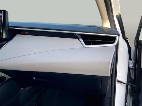 Used 2022 Toyota Corolla LE FWD image 18