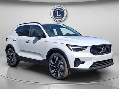 New 2025 Volvo XC40 B5 Plus w/ Protection Package Premier