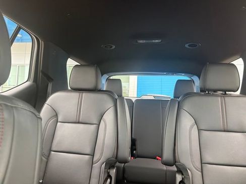 Used 2023 Chevrolet Traverse RS FWD image 14