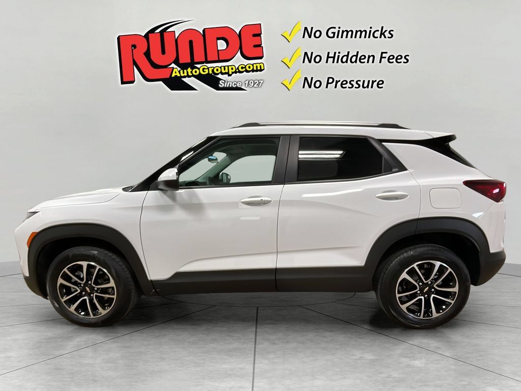 Used 2025 Chevrolet TrailBlazer LT AWD/4WD image 3