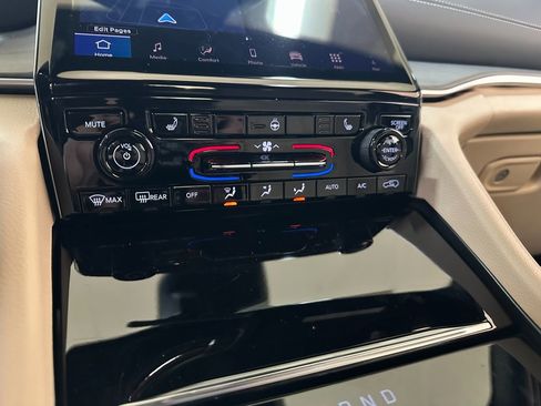 New 2025 Jeep Grand Cherokee Limited w/ Black Appearance Package image 29