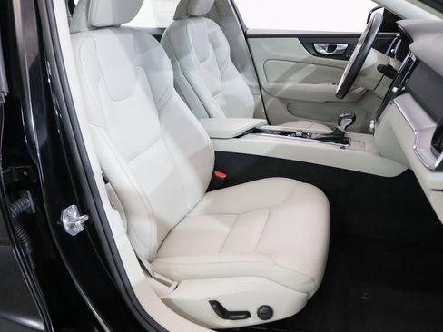 Used 2019 Volvo S60 T5 Momentum w/ Premium Package image 12