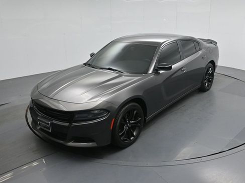 Used 2017 Dodge Charger SE w/ Blacktop Package RWD image 35