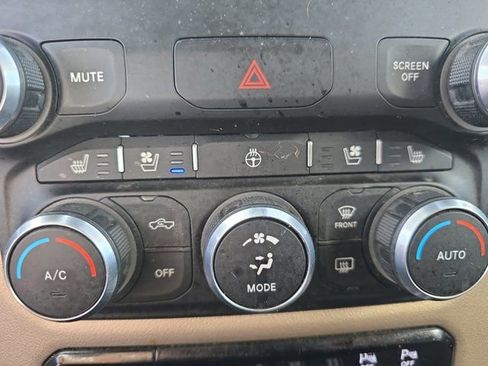 Used 2022 RAM 1500 Laramie AWD/4WD image 36
