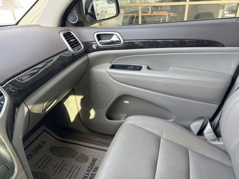 Used 2011 Jeep Grand Cherokee Laredo image 54