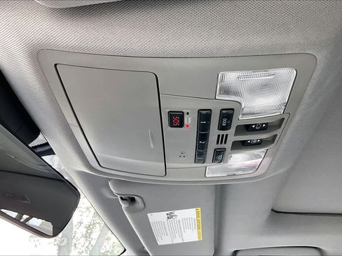 Used 2019 Toyota Highlander Limited Platinum image 31