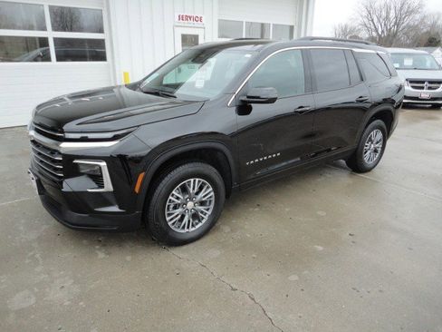 Used 2026 Chevrolet Traverse LT image 22