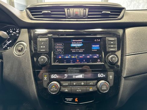 Used 2018 Nissan Rogue SV AWD/4WD image 16