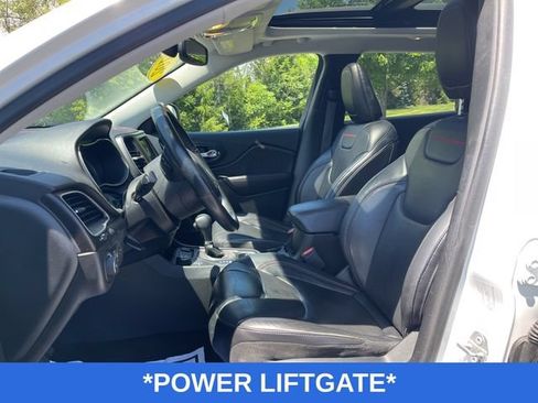Used 2019 Jeep Cherokee Trailhawk AWD/4WD image 6