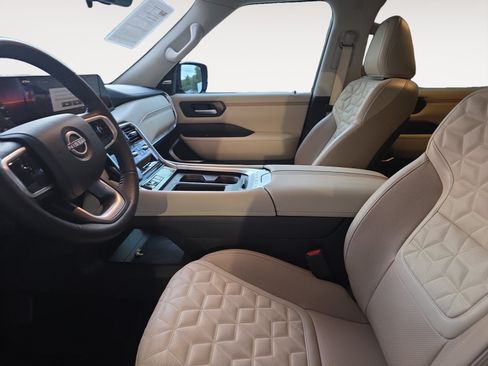 Used 2025 Nissan Armada Platinum w/ Convenience Package RWD image 21
