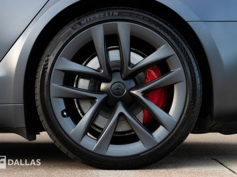 Used 2022 Tesla Model S Plaid image 9