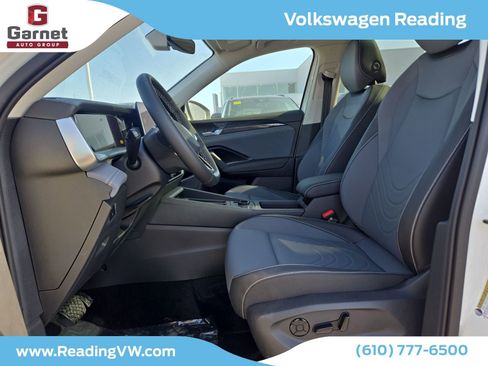 New 2026 Volkswagen Tiguan SE image 11