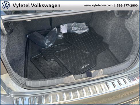 Certified 2025 Volkswagen Jetta SEL image 9