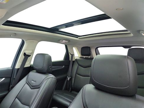 Used 2018 Cadillac XT5 Luxury w/ Driver Awareness Package image 12