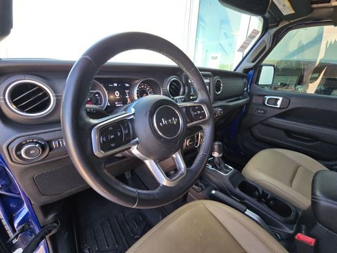 Used 2019 Jeep Wrangler Unlimited Sahara AWD/4WD image 16