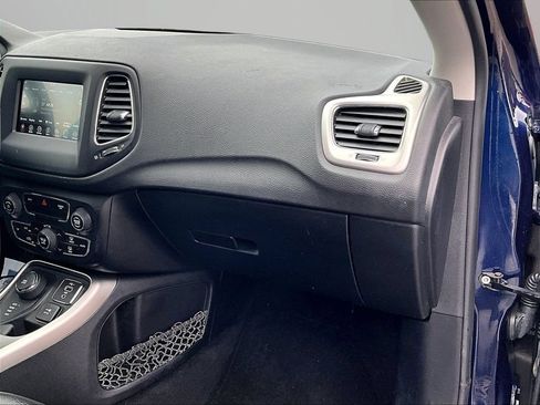 Used 2019 Jeep Compass Latitude w/ Cold Weather Group AWD/4WD image 18