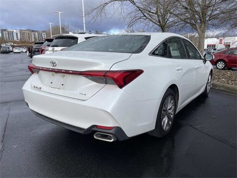 Used 2021 Toyota Avalon XLE image 4